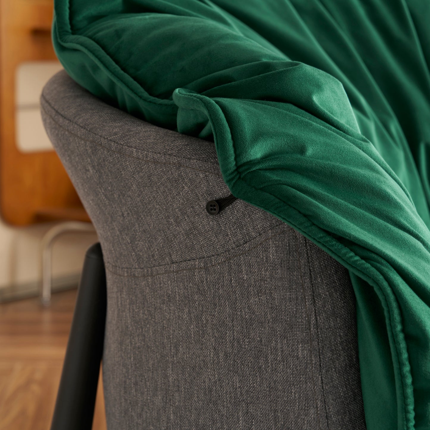 Modern Velvet Barrel Accent Chair with Metal Legs – Green Armchair