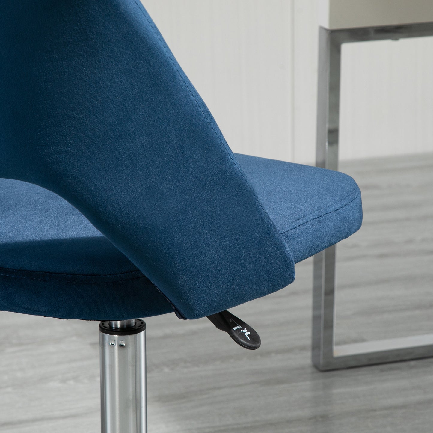 Modern Blue Velvet Office Chair – Adjustable Height, Swivel Base & Scallop Backrest