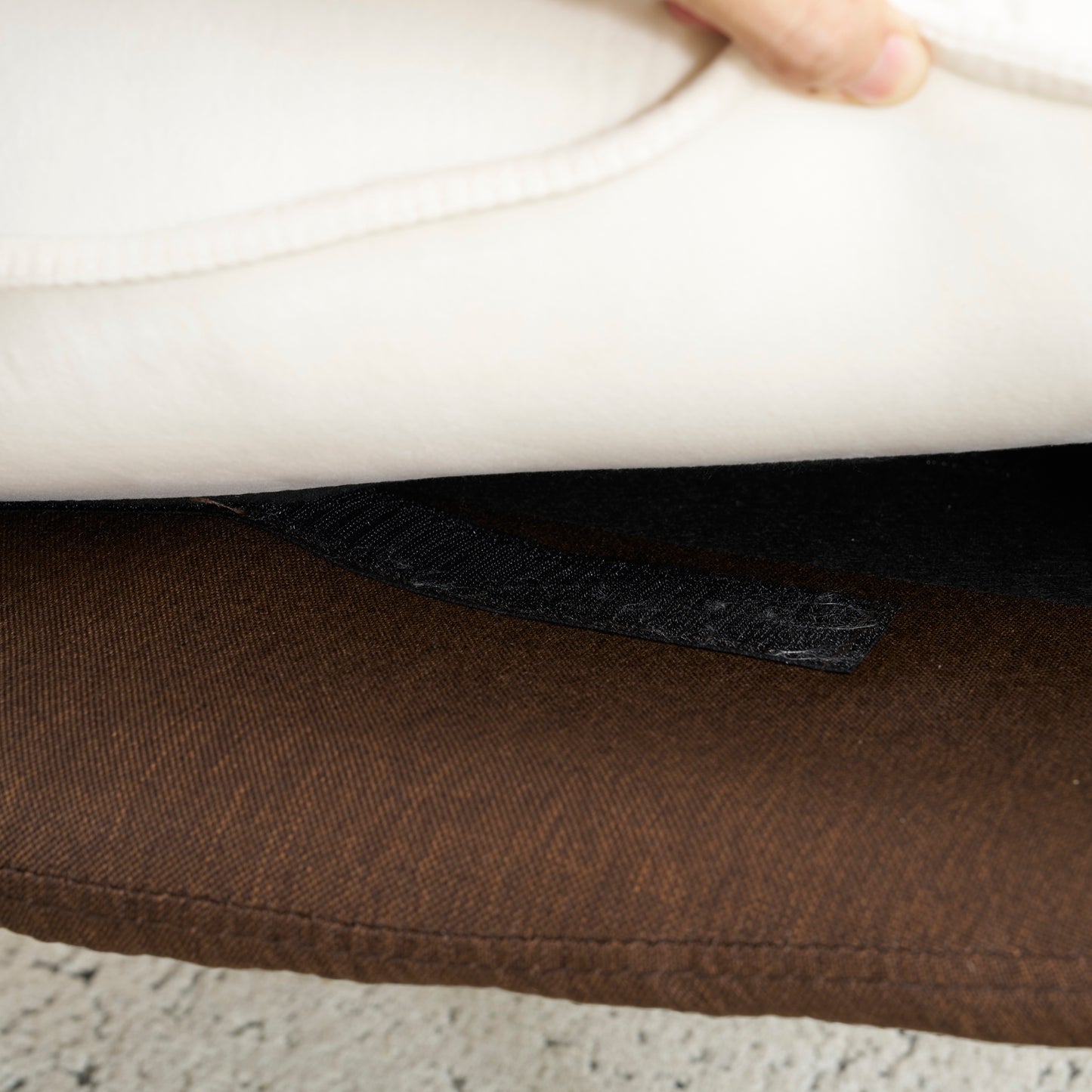 Modern Velvet Barrel Accent Chair with Metal Legs – Off-White Armchair